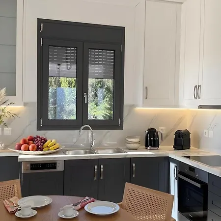 360 Skyline Suite, ארגוסטולי