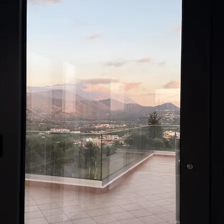 360 Skyline Suite, ארגוסטולי