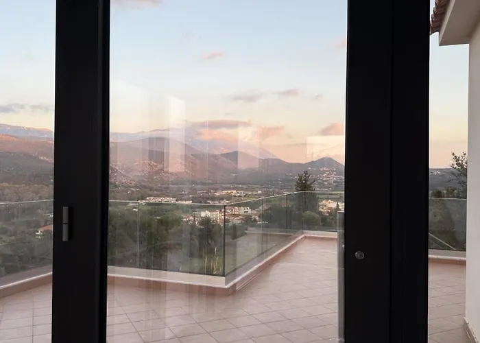 360 Skyline Suite, ארגוסטולי